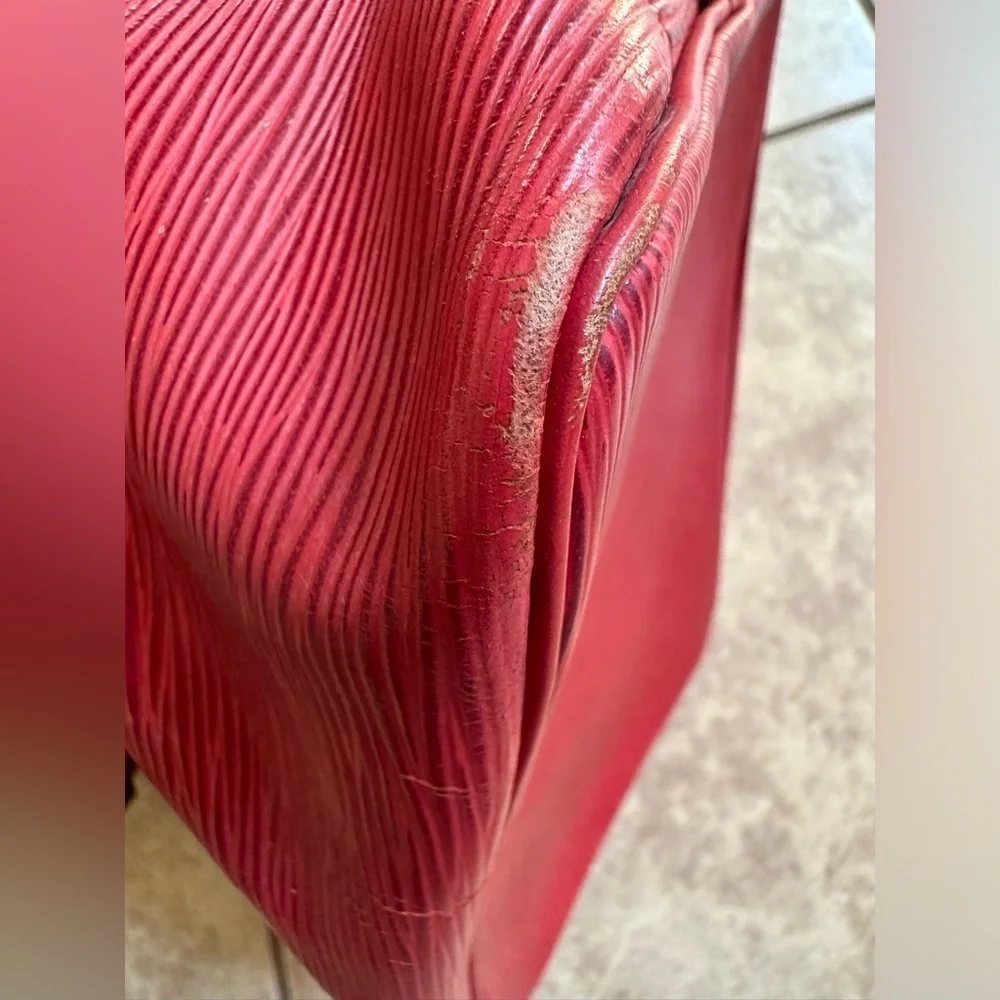 Louis Vuitton Authentic Bucket Bag Red